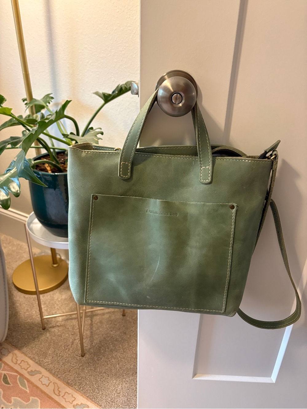 🥒 Portland Leather Cucumber Medium Crossbody Tote